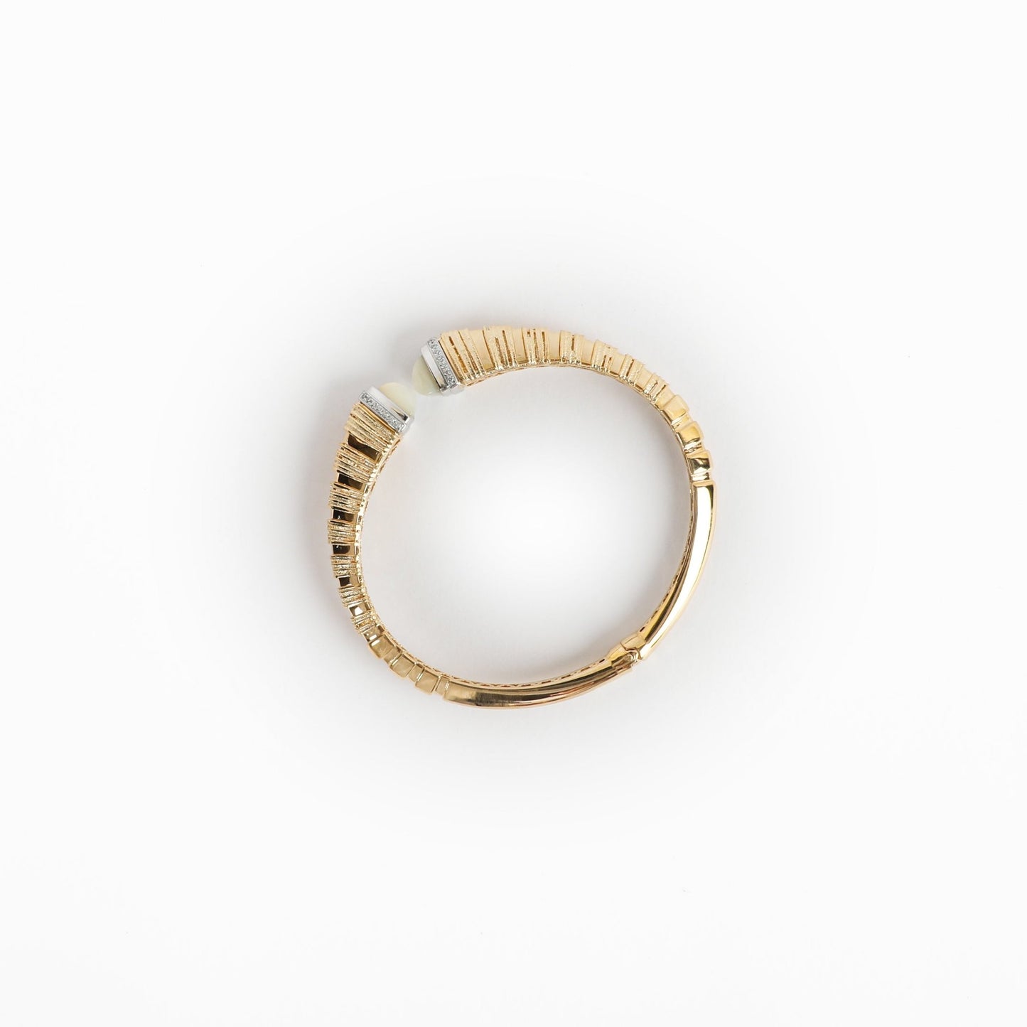 SERENITY BANGLE WHITE - Al Khatib Gold