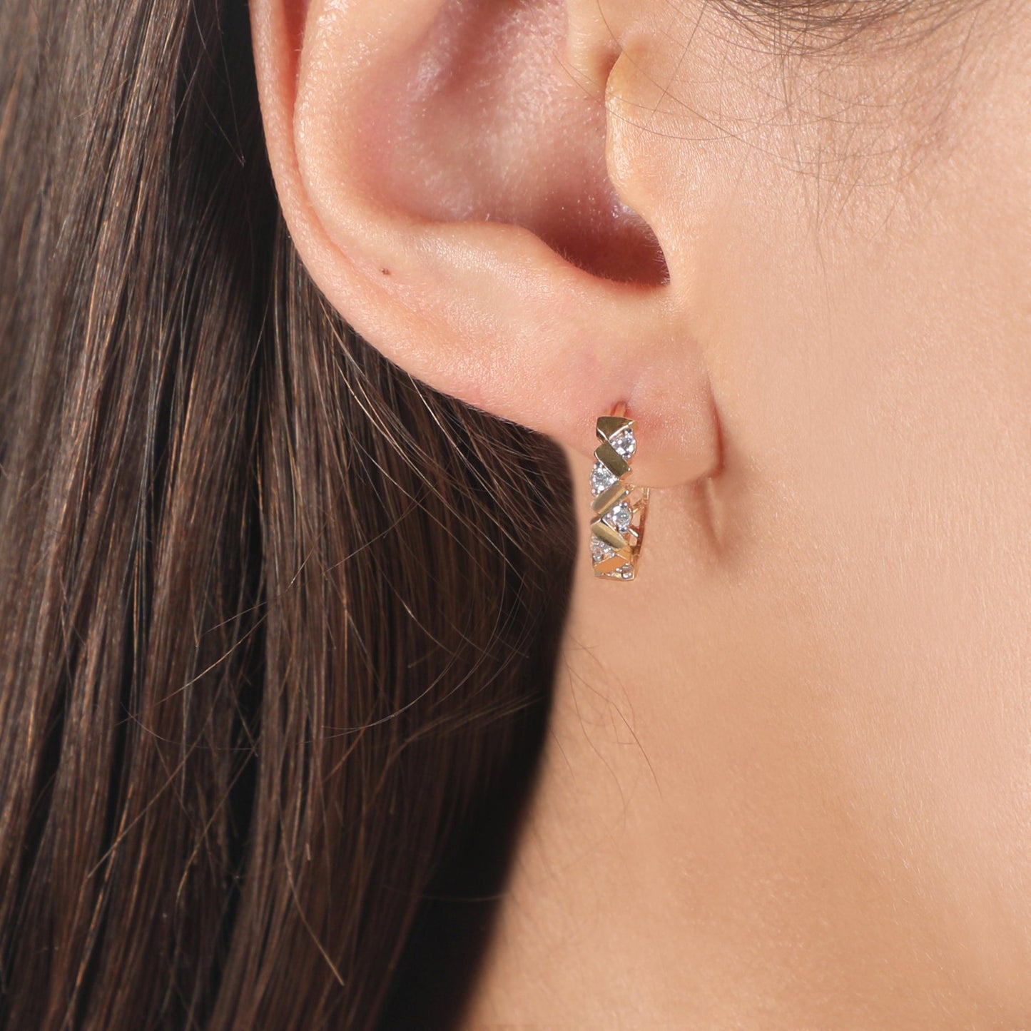 SPARKLE PYRAMID HUGGIES EARRINGS - Al Khatib Gold